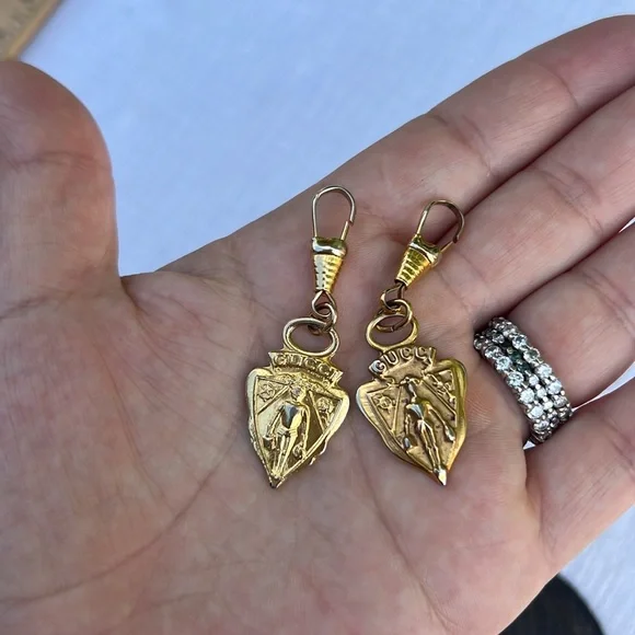 アクセサリー Gucci Old Crest Charm Necklace Gold Repurposed Vintage Gucci Knight Gold Crest Charm Necklace